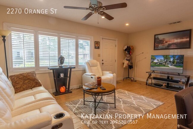 Building Photo - Modern Fully-Furnished 2-Bedroom Home – Fl...