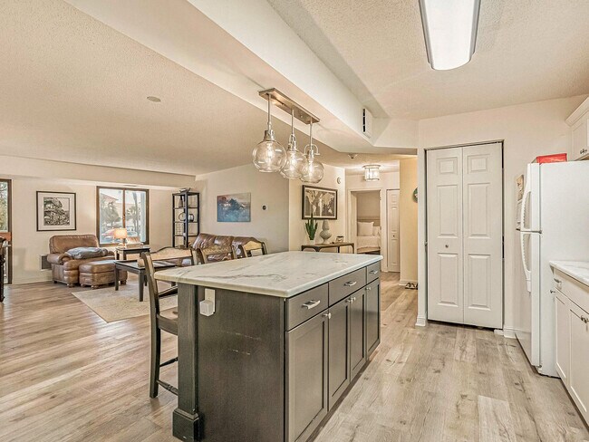 Building Photo - 400 20th Ave N