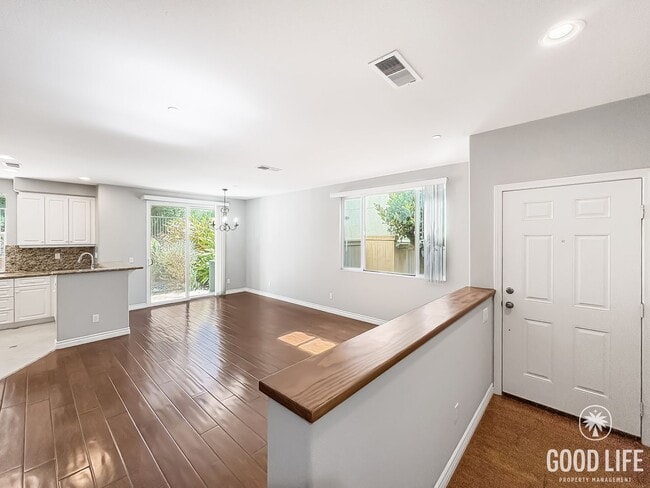 Foto del edificio - Available Now - Gated San Marcos 2BR/2.5BA...