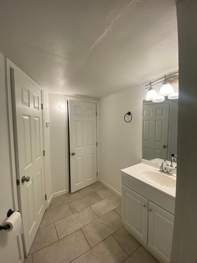 Foto del edificio - 8601 Paine Rd