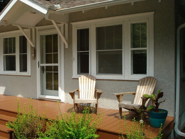 Foto del edificio - 324 Forest Ave