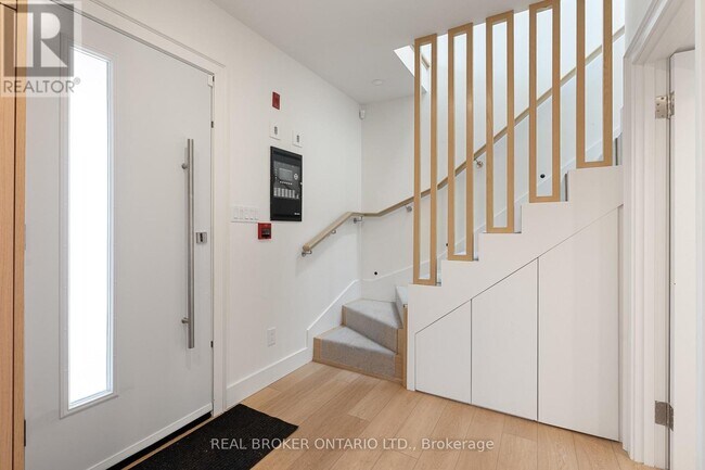 Building Photo - 21 Farnham Ave