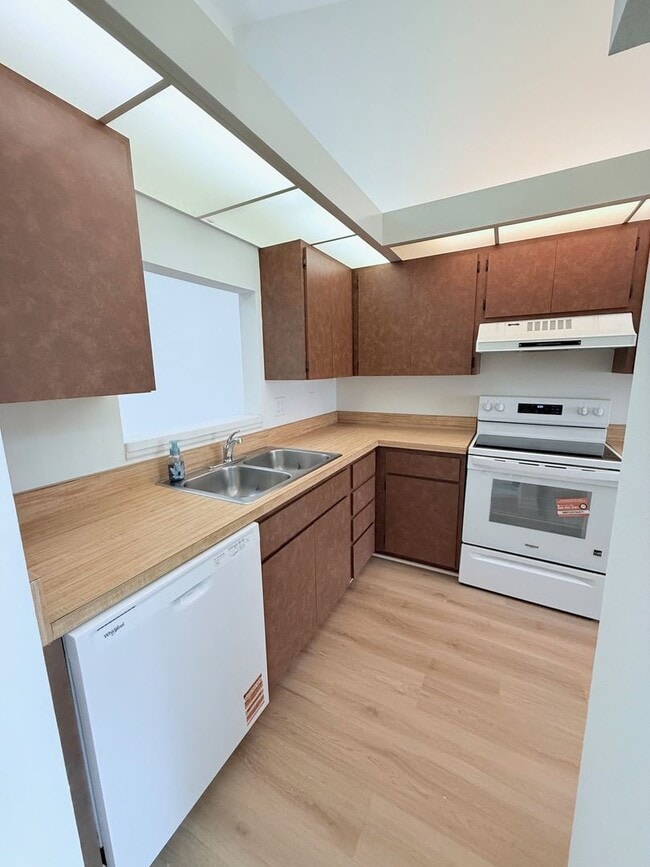 Foto del edificio - Newly Listed 2-Bed/2-Bath Condo for Rent i...