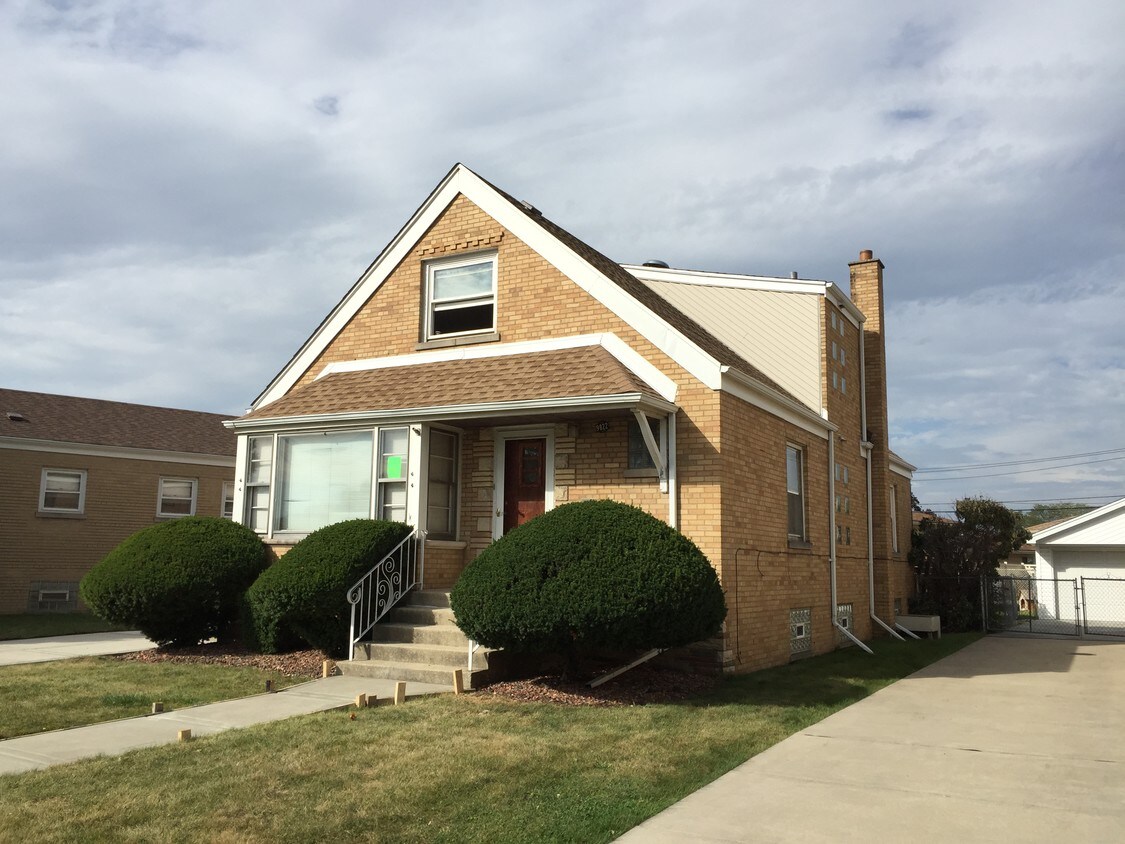 9822 S Utica Ave, Evergreen Park, IL 60805 House for Rent in
