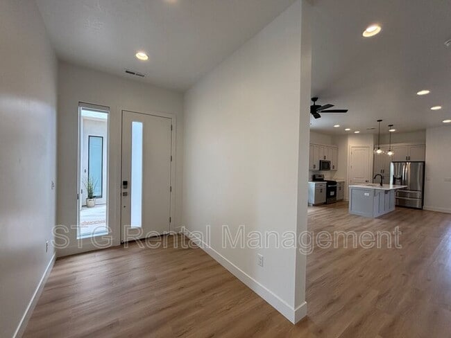 Building Photo - 2963 E Snowberry Dr
