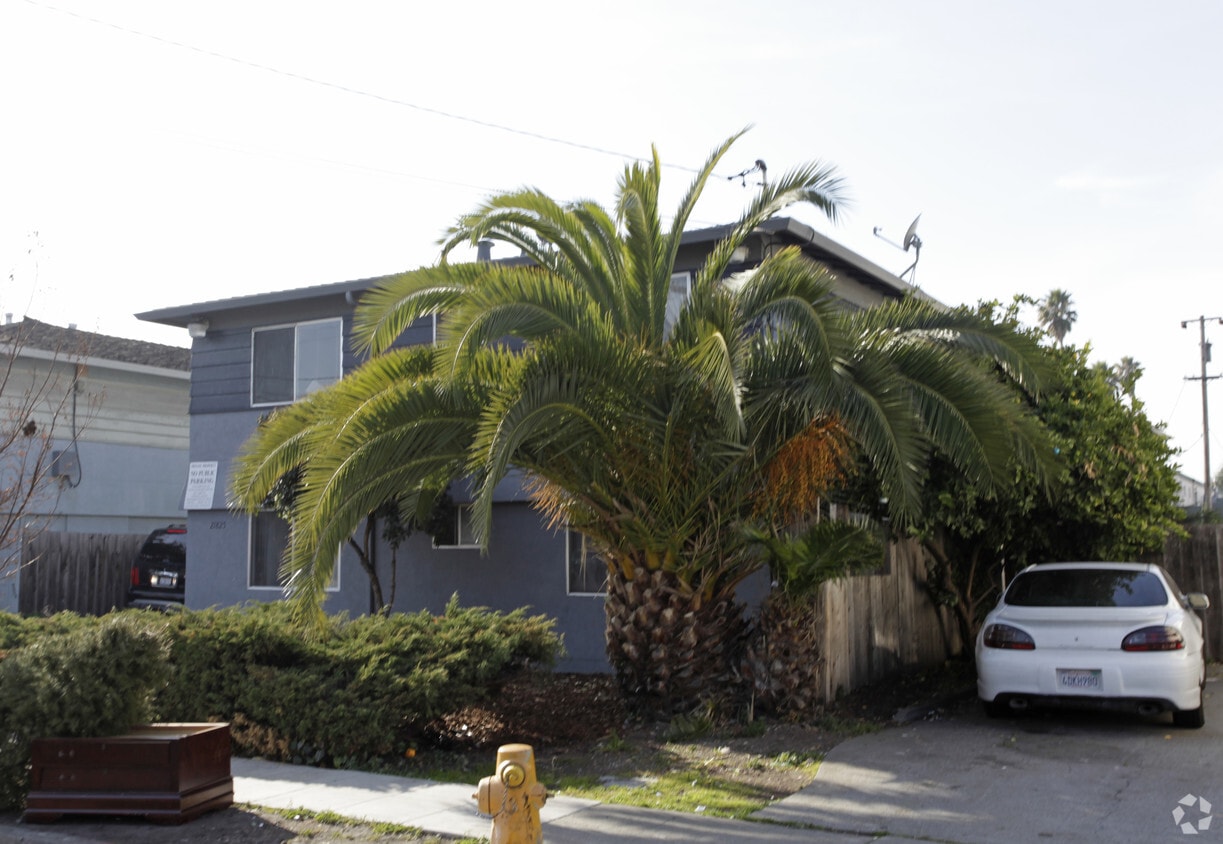 Building Photo - 21825 Thelma St