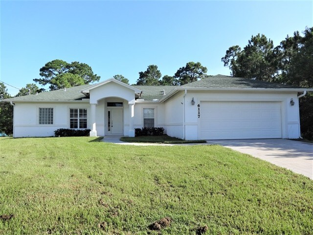 Foto principal - 6117 NW Gause Ave