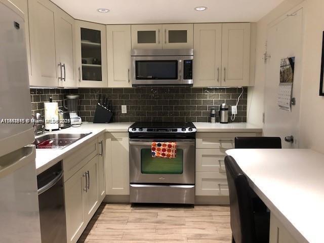 Foto del edificio - 400 Kings Point Dr