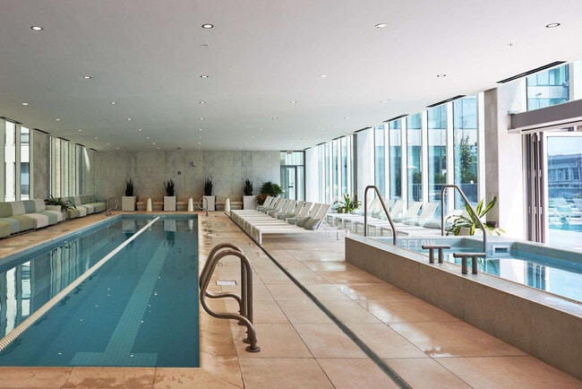 Building Photo - 1000 S Michigan Ave