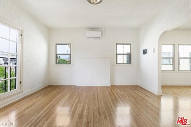 1 br, 1 bath Condo - 338 1/2 N Stanley Ave photo'