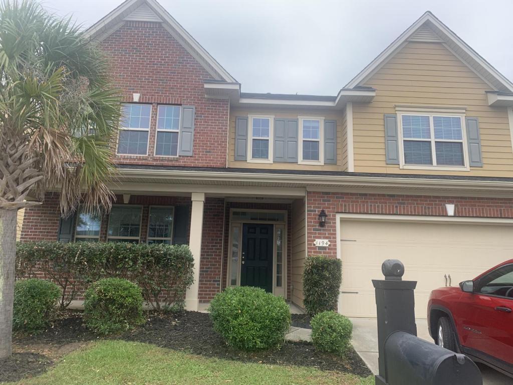 Photo - 1194 Shire Way