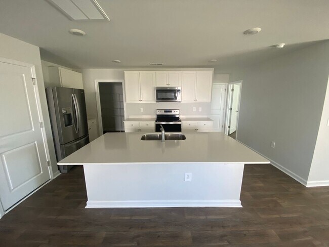 Foto del edificio - JUNE SPECIAL!!! $500 SECURITY DEPOSIT WITH...