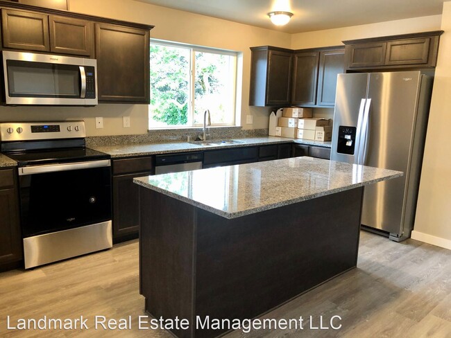 Building Photo - 7 br, 3 bath House - 1112 E Maple Street