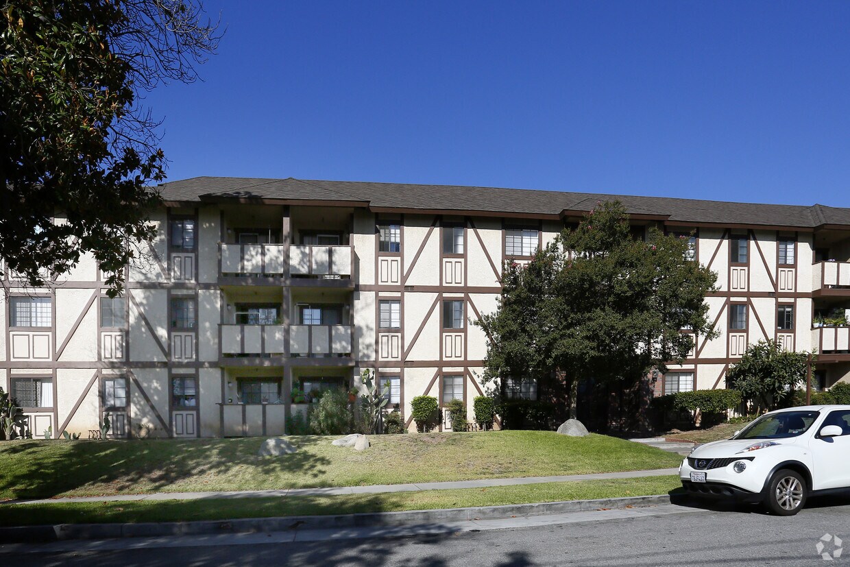 Foto del edificio - 425 S Stoneman Ave