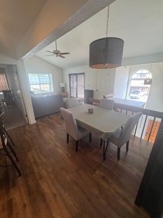 Foto del edificio - Furnished Mountain Getaway | $500 Move in ...