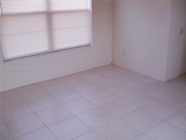 Foto del edificio - 1675 NE 150th St