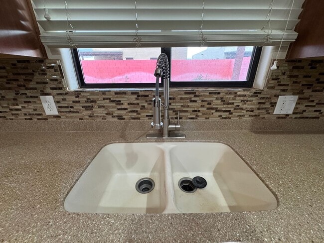 Building Photo - 4BR/3BA/2.5CG, 2534 sq.ft. rental with DEN in Sierra Vista, AZ