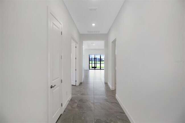 Foto del edificio - 17212 Luminous Ave