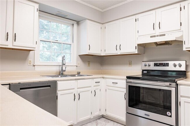 Foto del edificio - 7766 Hampton Cove