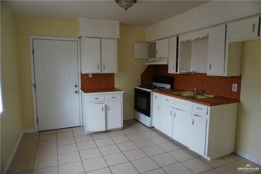 Building Photo - 406 S 10th St