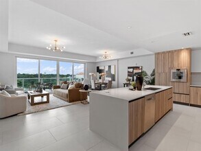 Building Photo - 1020 Sunset Point Rd