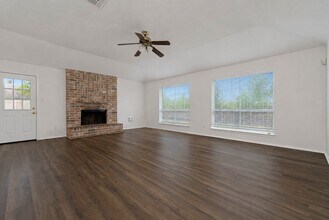 Building Photo - 7251 Sonnet Glen Ln