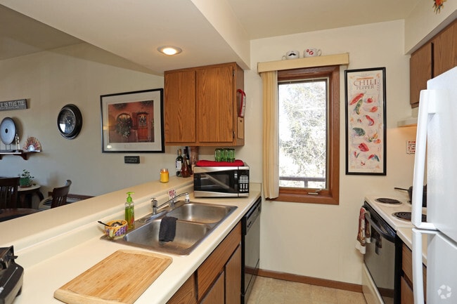 Kitchen - Big Sky Manor & High Point Manor