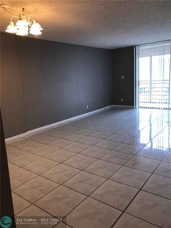 Foto del edificio - 404 NW 68th Ave