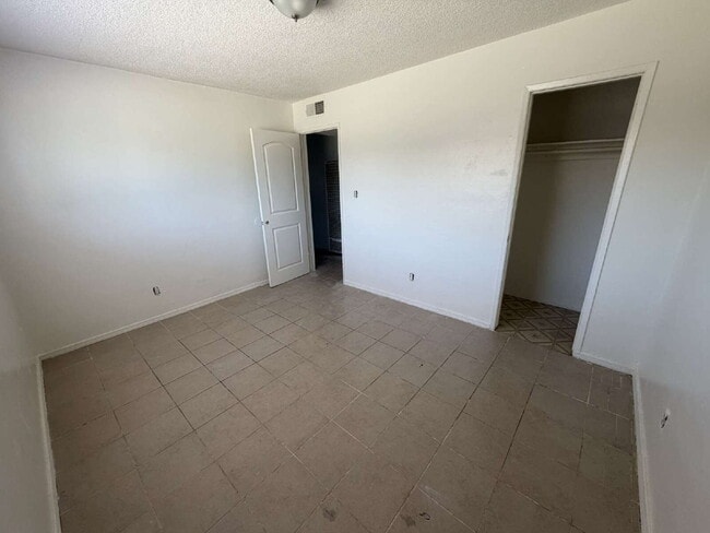 Building Photo - Charming 2 Bedroom, 1 Bathroom Home with Private Fenced Yard