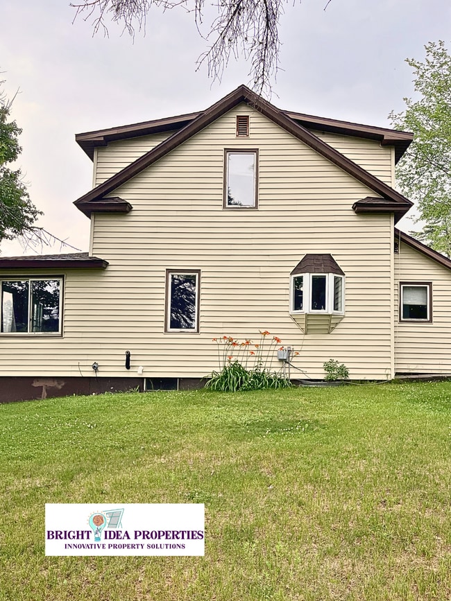 Building Photo - 711 Elm Ave