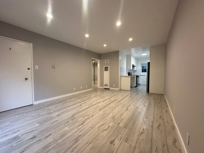 Foto del edificio - 7555 De Longpre Ave