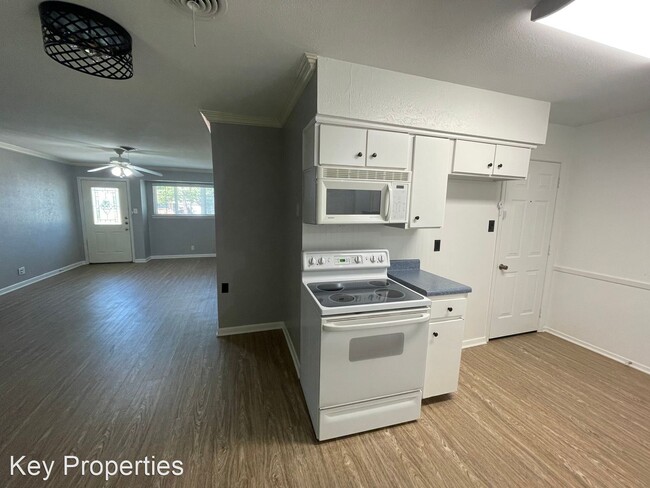 Building Photo - 3 br, 2 bath House - 820 Dee Lane