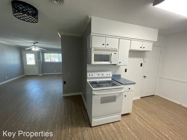 Foto del edificio - 3 br, 2 bath House - 820 Dee Lane