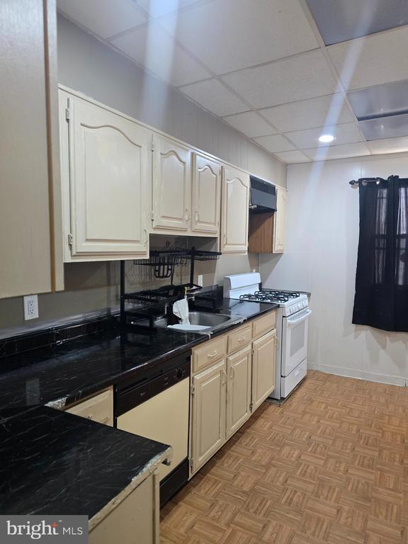 Foto del edificio - 6254 Brous Ave