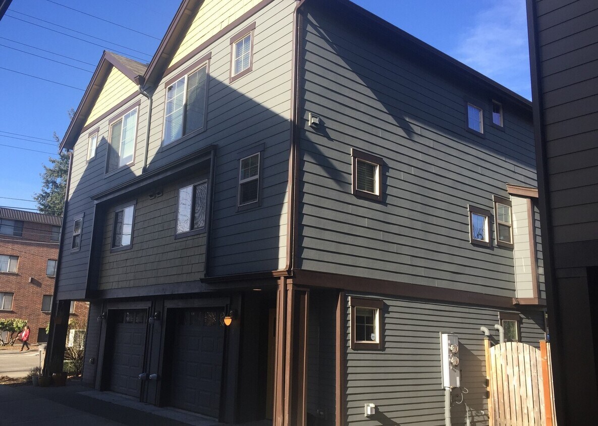Foto principal - Warm and Welcoming Northgate Townhome