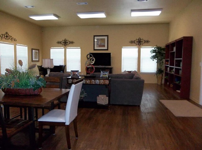 Foto del edificio - 514 SE Gardens Blvd