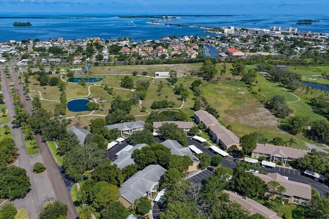 Foto del edificio - 2152 Gulf View Blvd