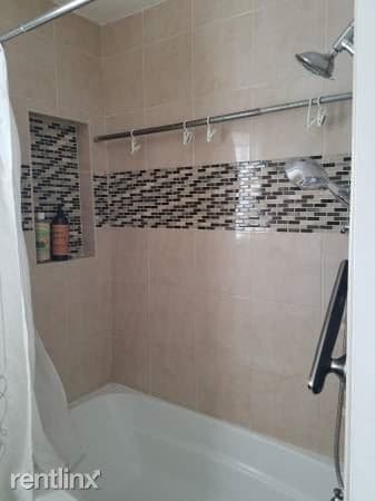 Building Photo - 3 br, 1 bath  - 4202 Kissena Blvd 2nd floor
