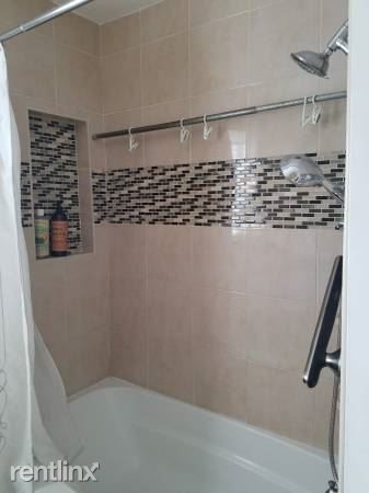Foto del edificio - 3 br, 1 bath  - 4202 Kissena Blvd 2nd floor