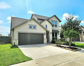 Building Photo - 15822 Pilot Knob Dr