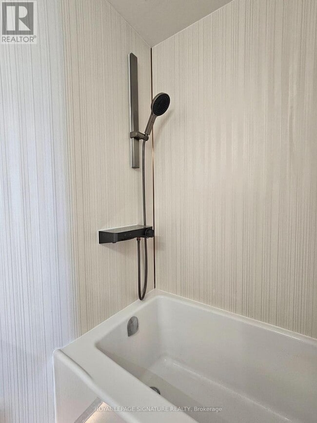 Building Photo - 720 Spadina Ave.