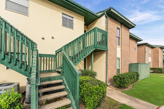 Building Photo - 1516 Bay Area Blvd