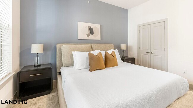 Foto del edificio - 13701 Montfort Dr