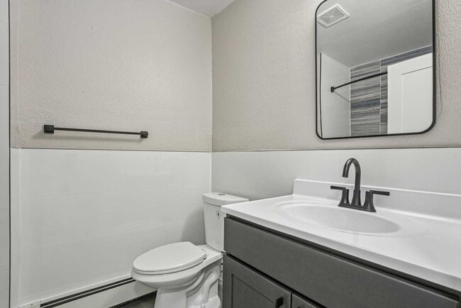 Building Photo - Groveland Manor