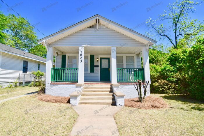 Primary Photo - Spacious 2 Bedroom Cottage w/ 2 Bonus Rooms!