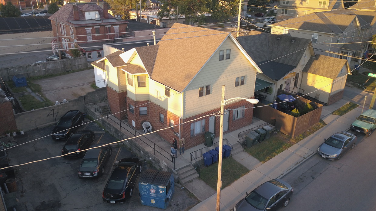 4 Unit Apartment - 12 E Duncan St