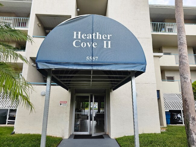 Foto del edificio - 5557 Sea Forest Dr