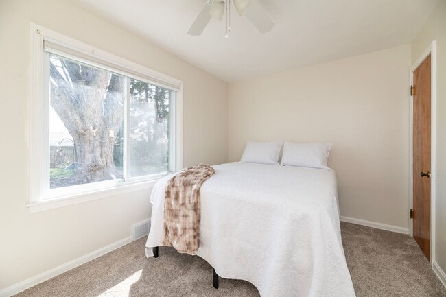 Building Photo - Three Bedroom Home in Kalamazoo