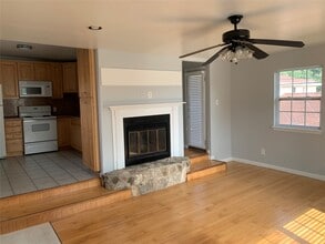 Building Photo - 213 1st St