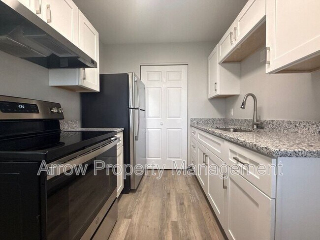 Building Photo - 407 H St